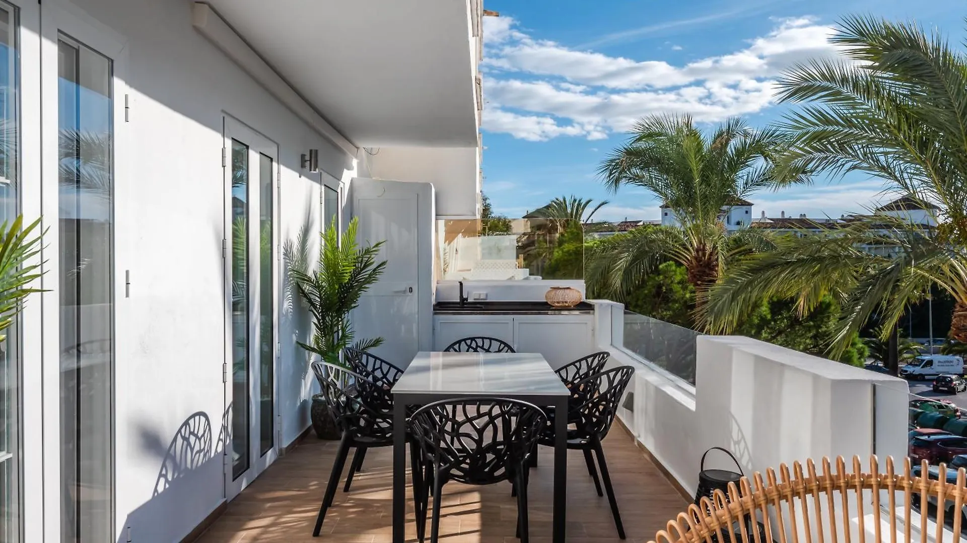 3 Bdrm Stylish Apt W Pool In Puerto Banus Marbella España