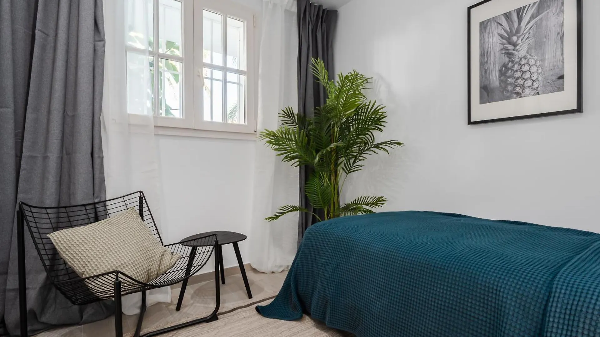 3 Bdrm Stylish Apt W Pool In Puerto Banus Marbella Apartamento