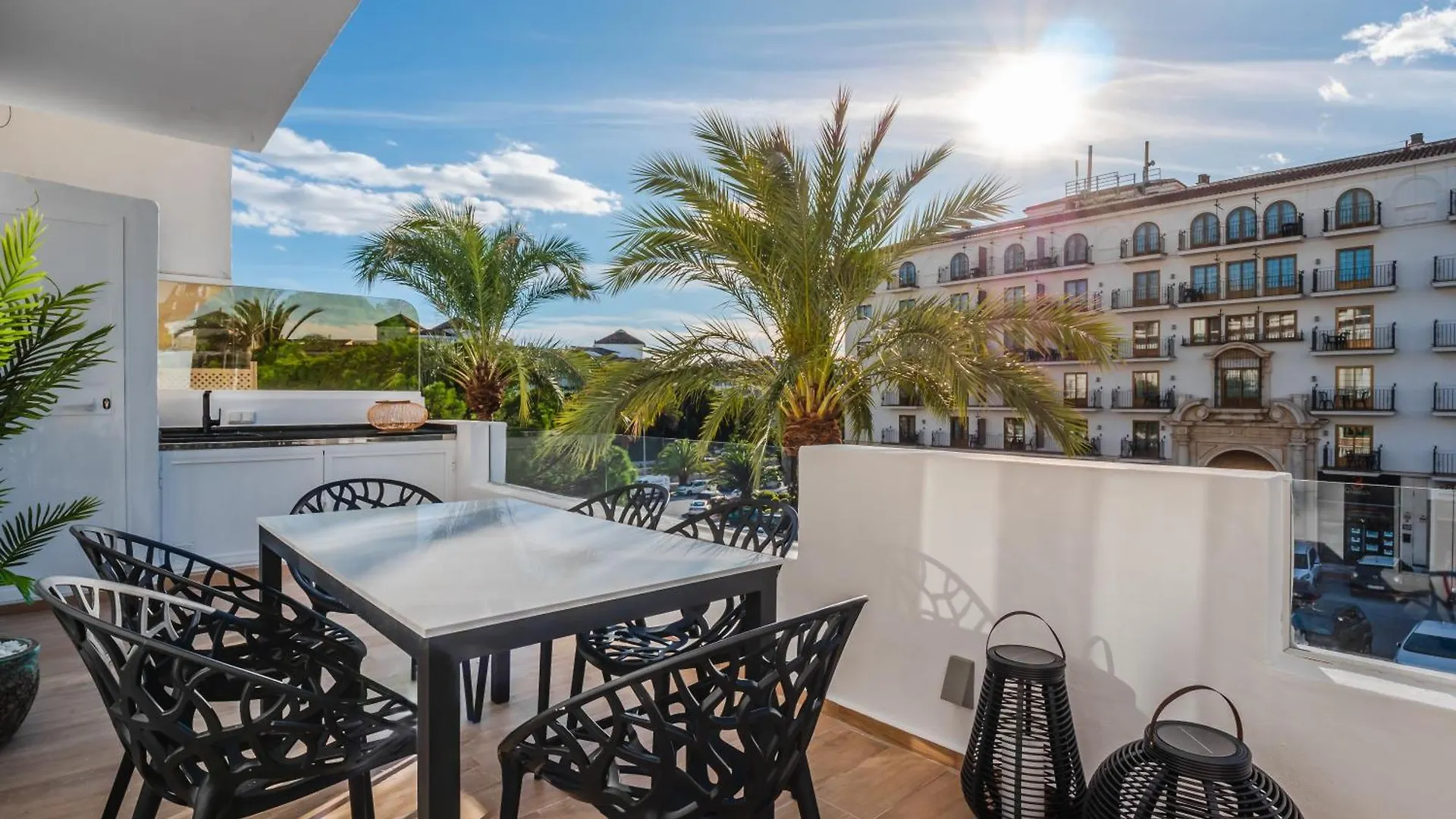 3 Bdrm Stylish Apt W Pool In Puerto Banus Marbella 0*,
