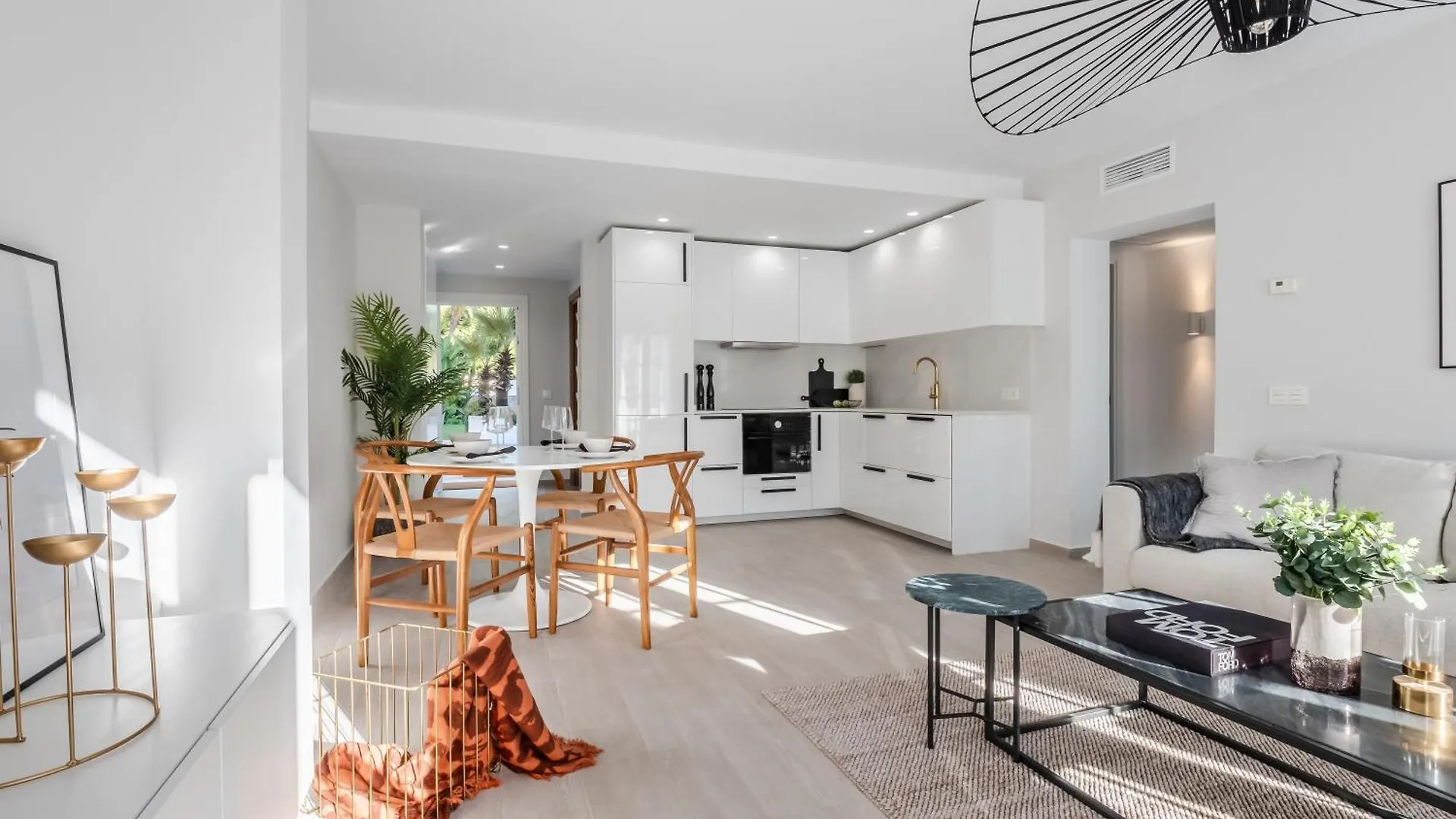 3 Bdrm Stylish Apt W Pool In Puerto Banus Marbella